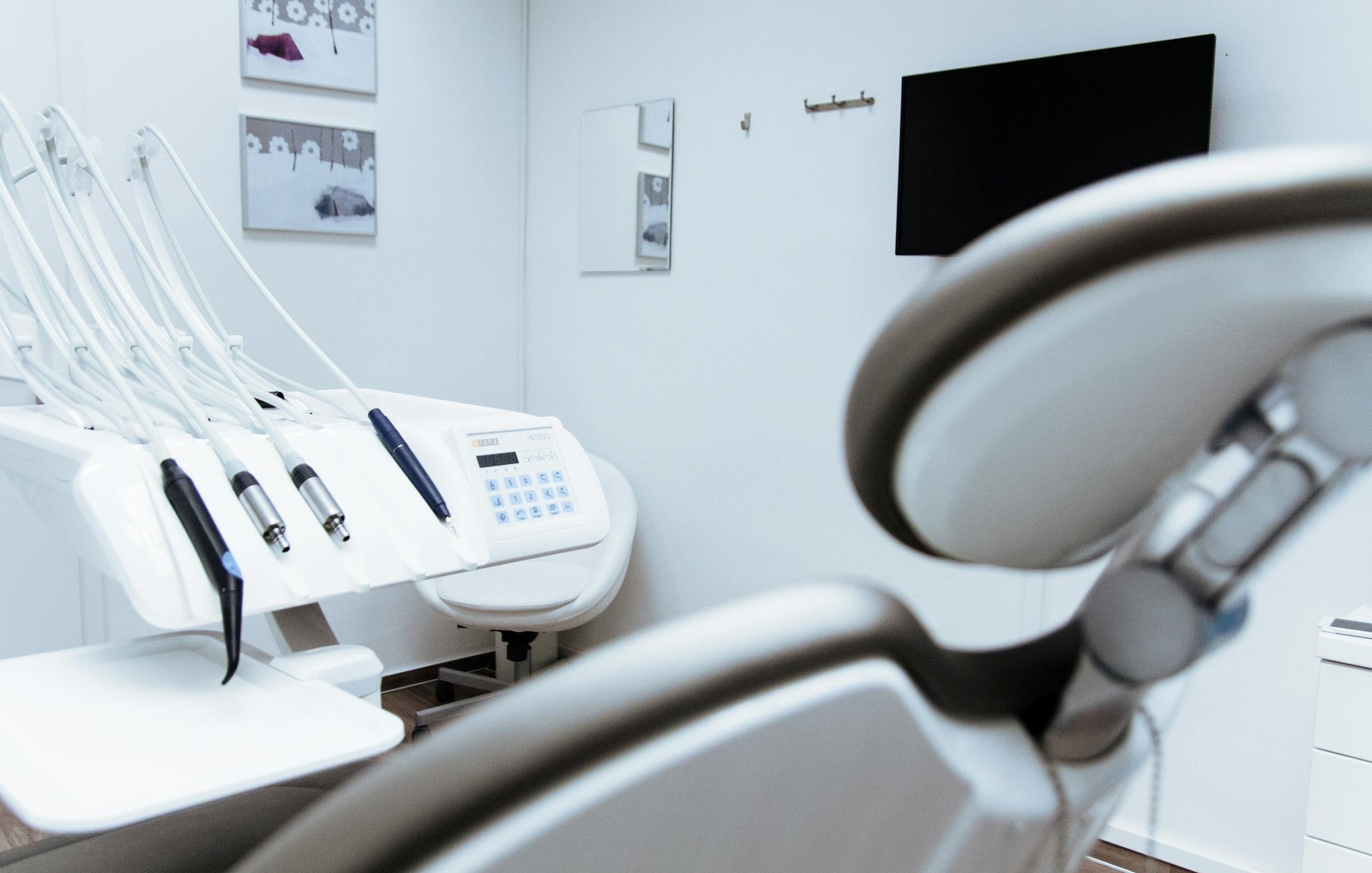 Detalle de un espacio de atención dental luminoso